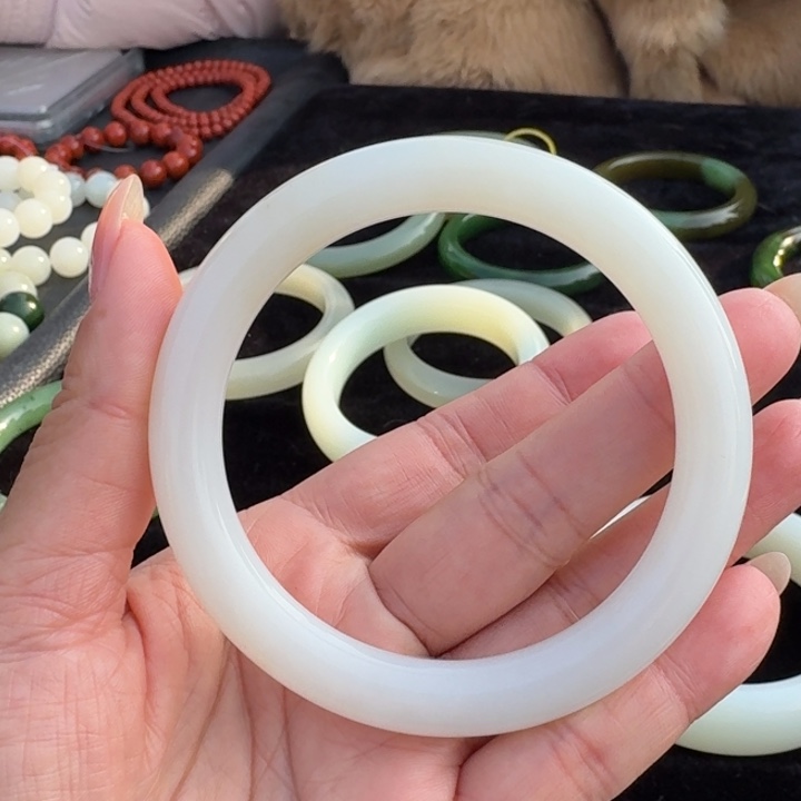 和田玉未镶嵌颈饰圈口60