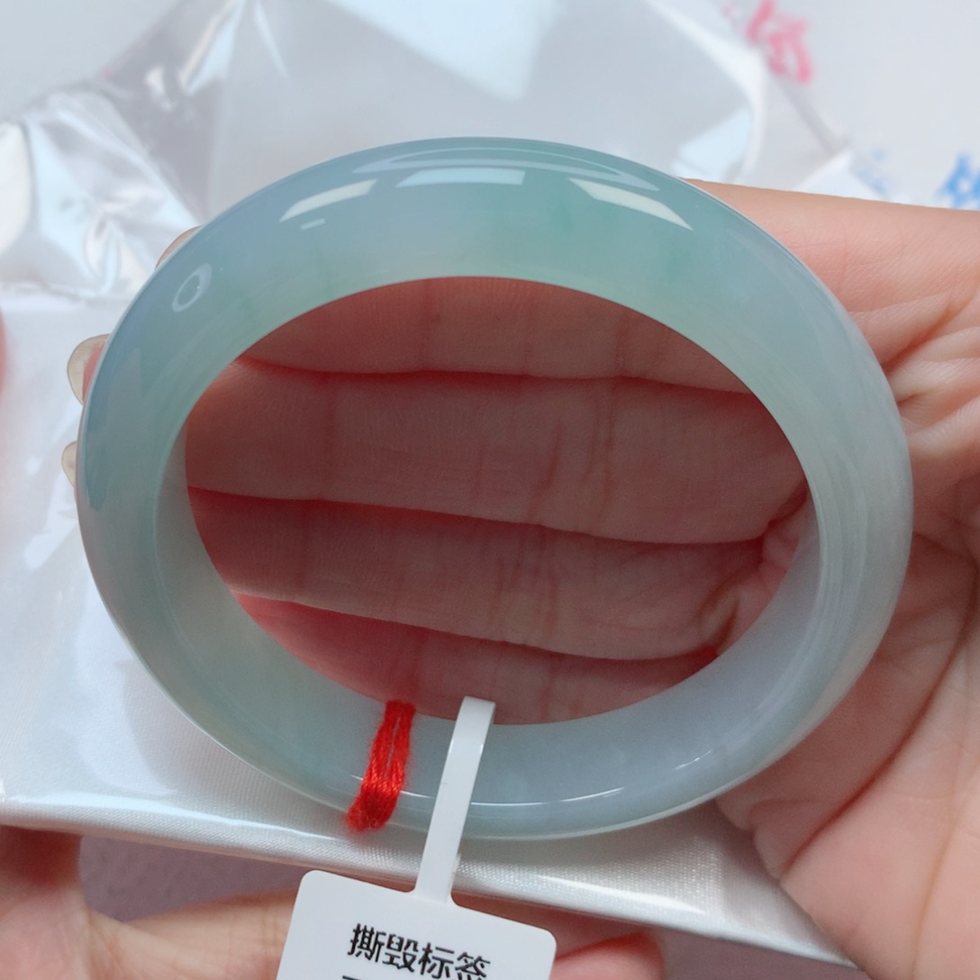 翡翠手镯未镶嵌56圈