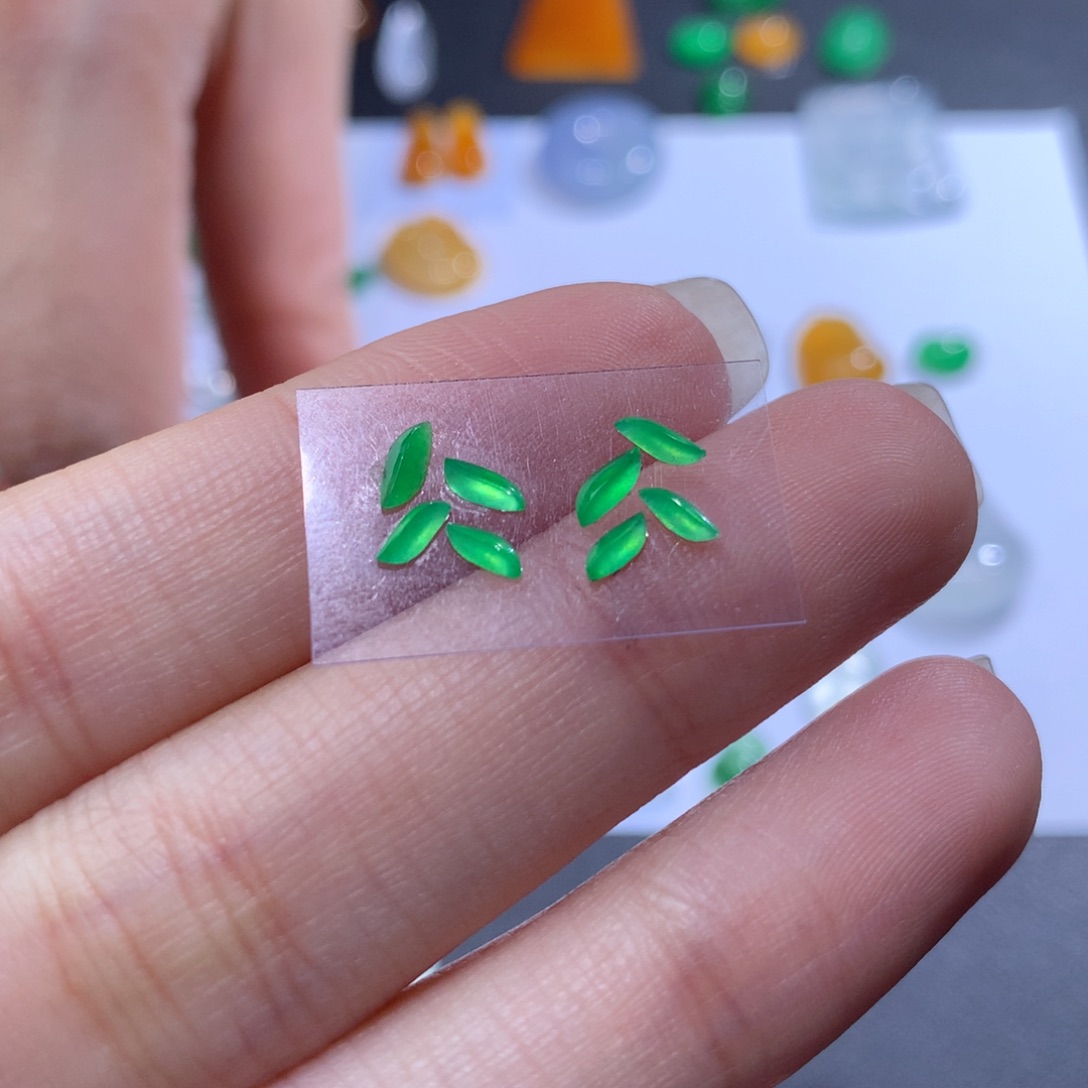 翡翠颈饰未镶嵌3.9 1.6 1.4