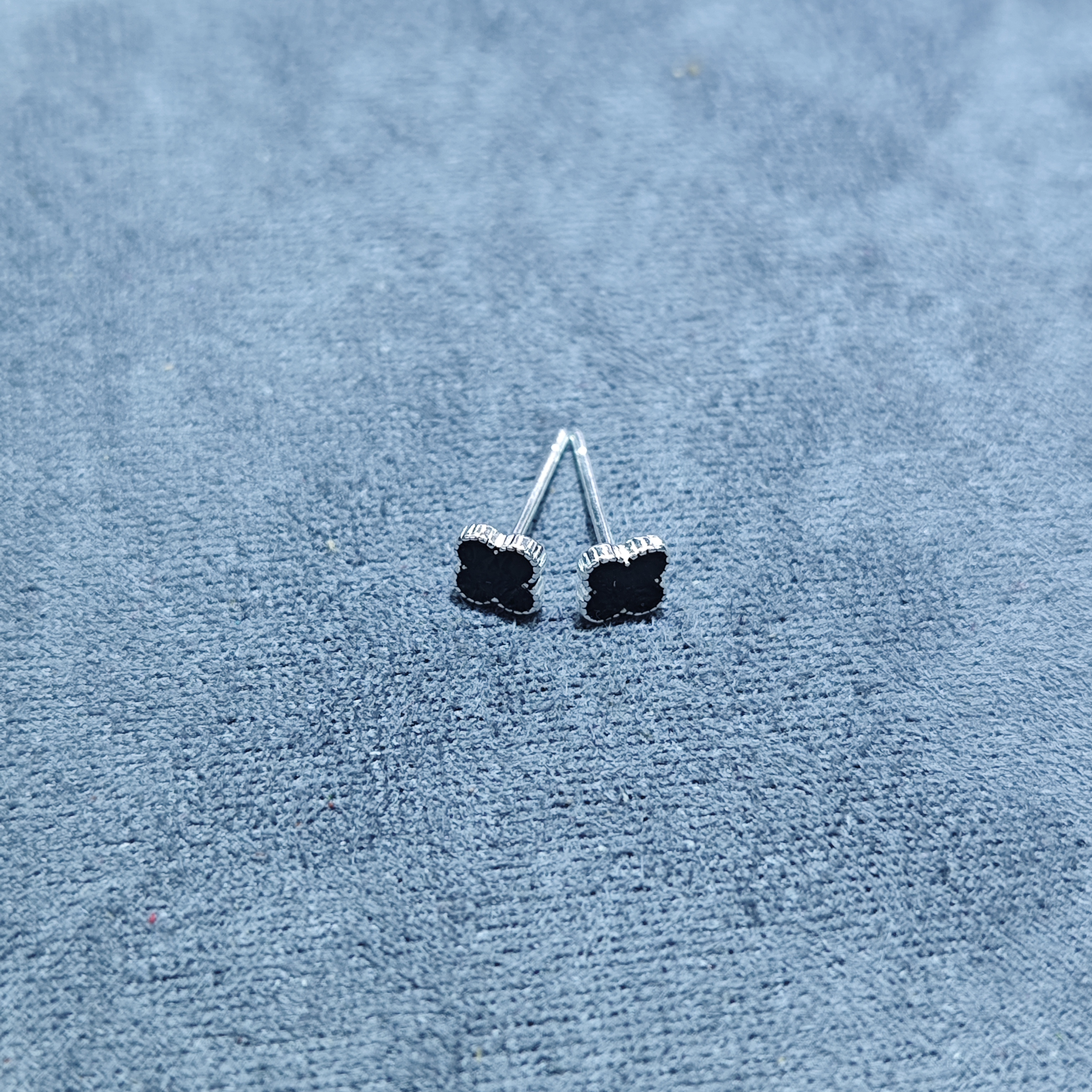 足银银制品 足银黑色四叶草耳钉 9999