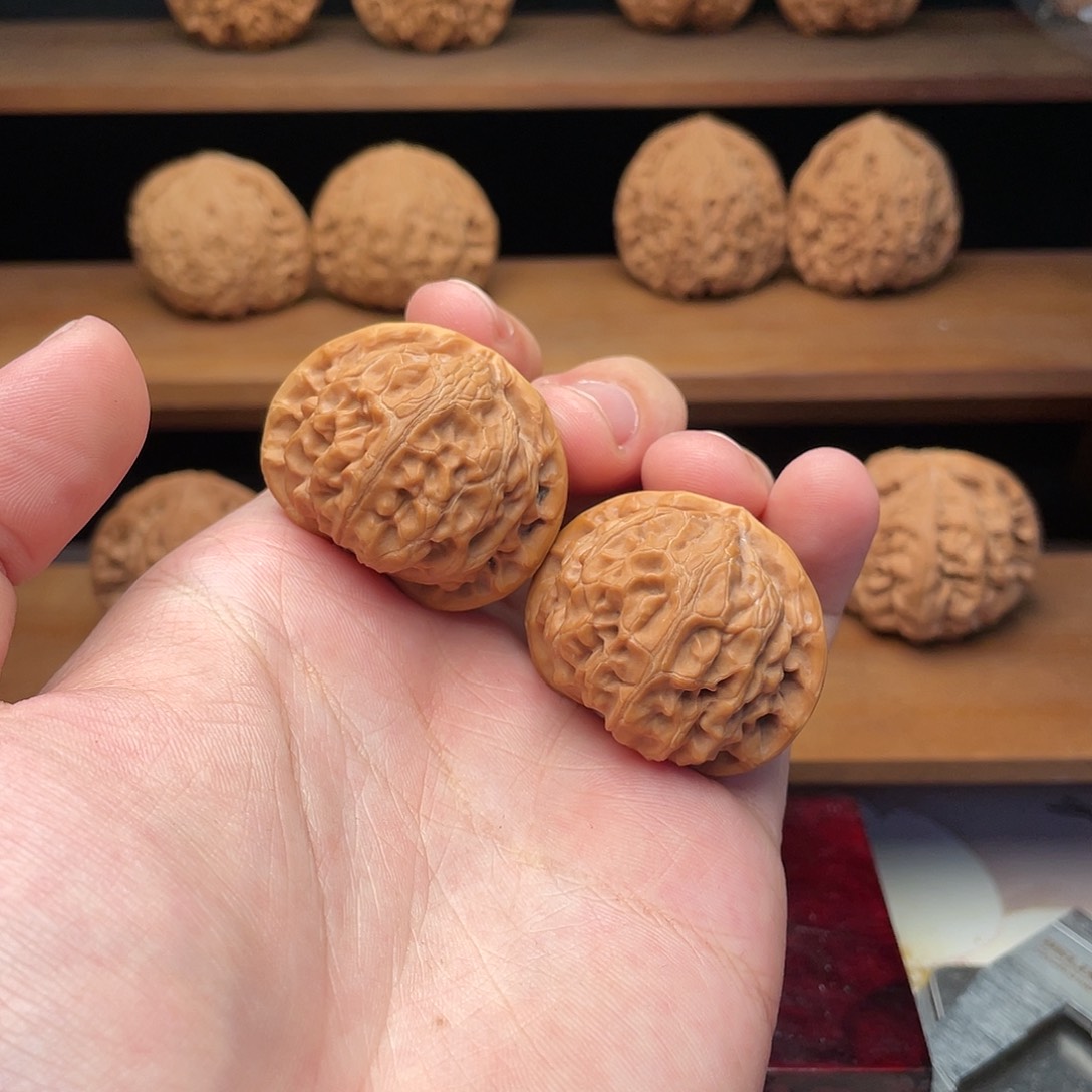 文玩核桃把件38水晶红皮桃心大肚宫灯