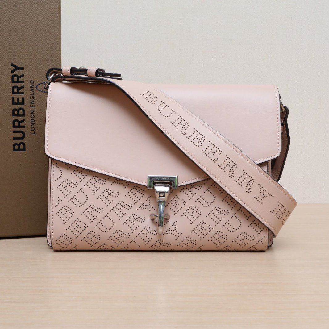 99新 BURBERRY/博柏利 【娇】 裸粉色 皮革C 银扣 786658