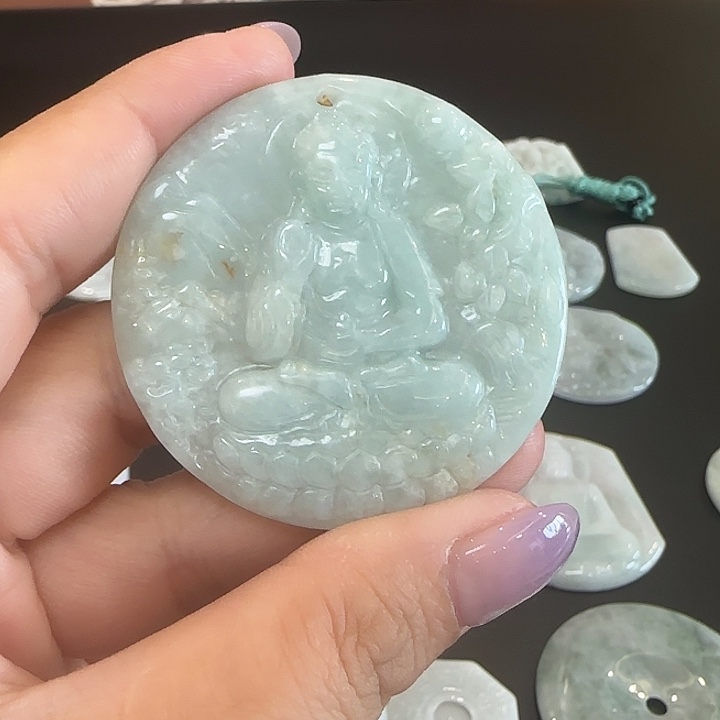 翡翠未镶嵌颈饰大日如来