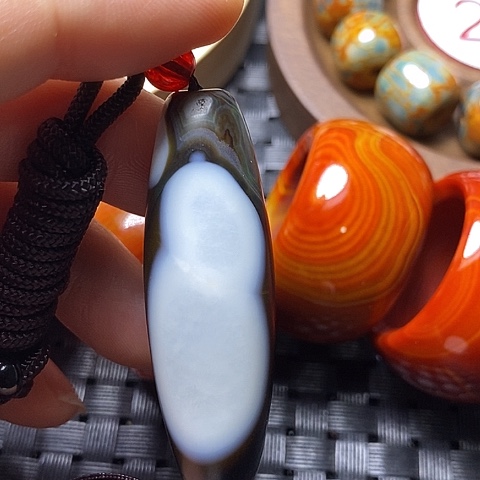 未镶嵌颈饰玛瑙/玉髓心**树