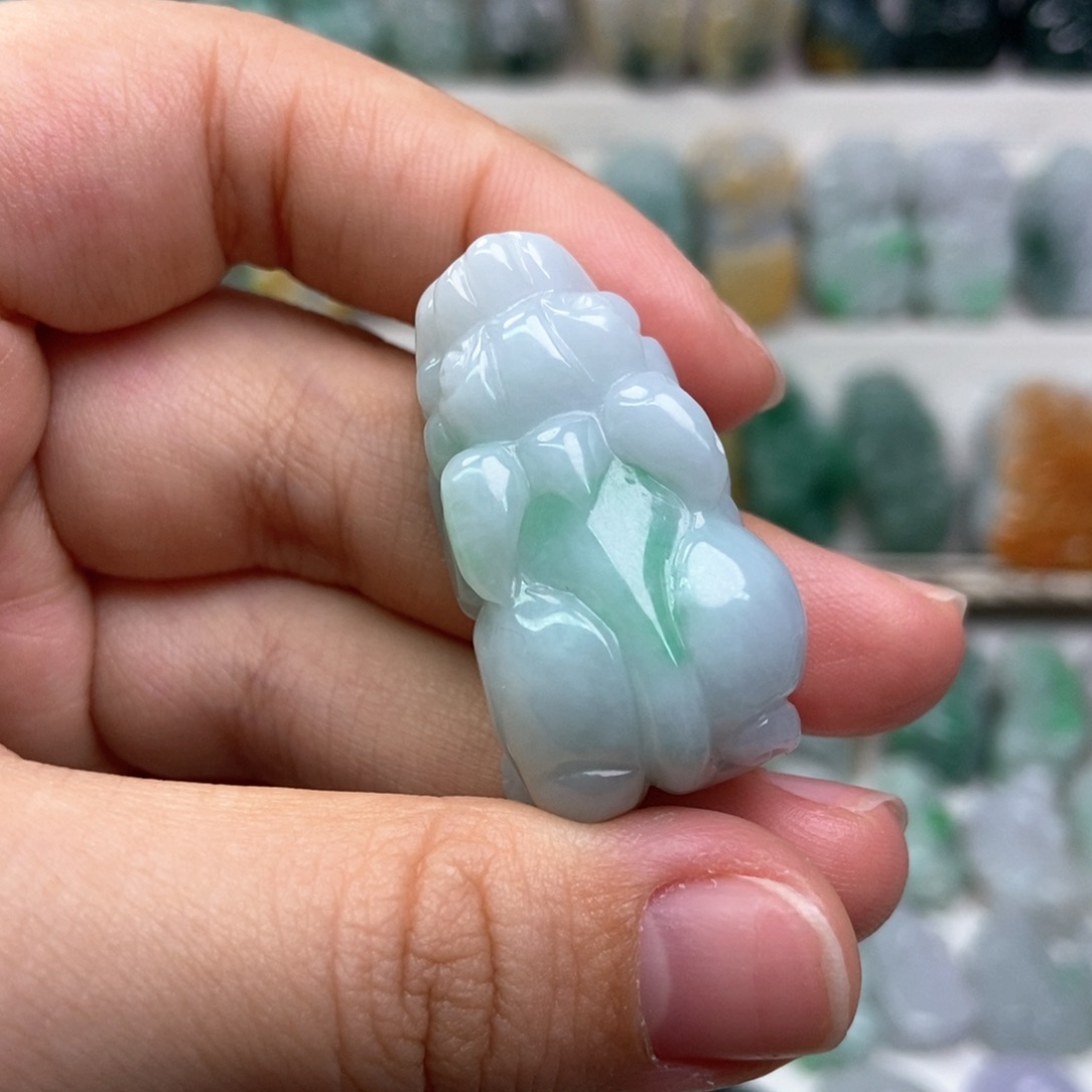 翡翠未镶嵌吊坠(赠链)