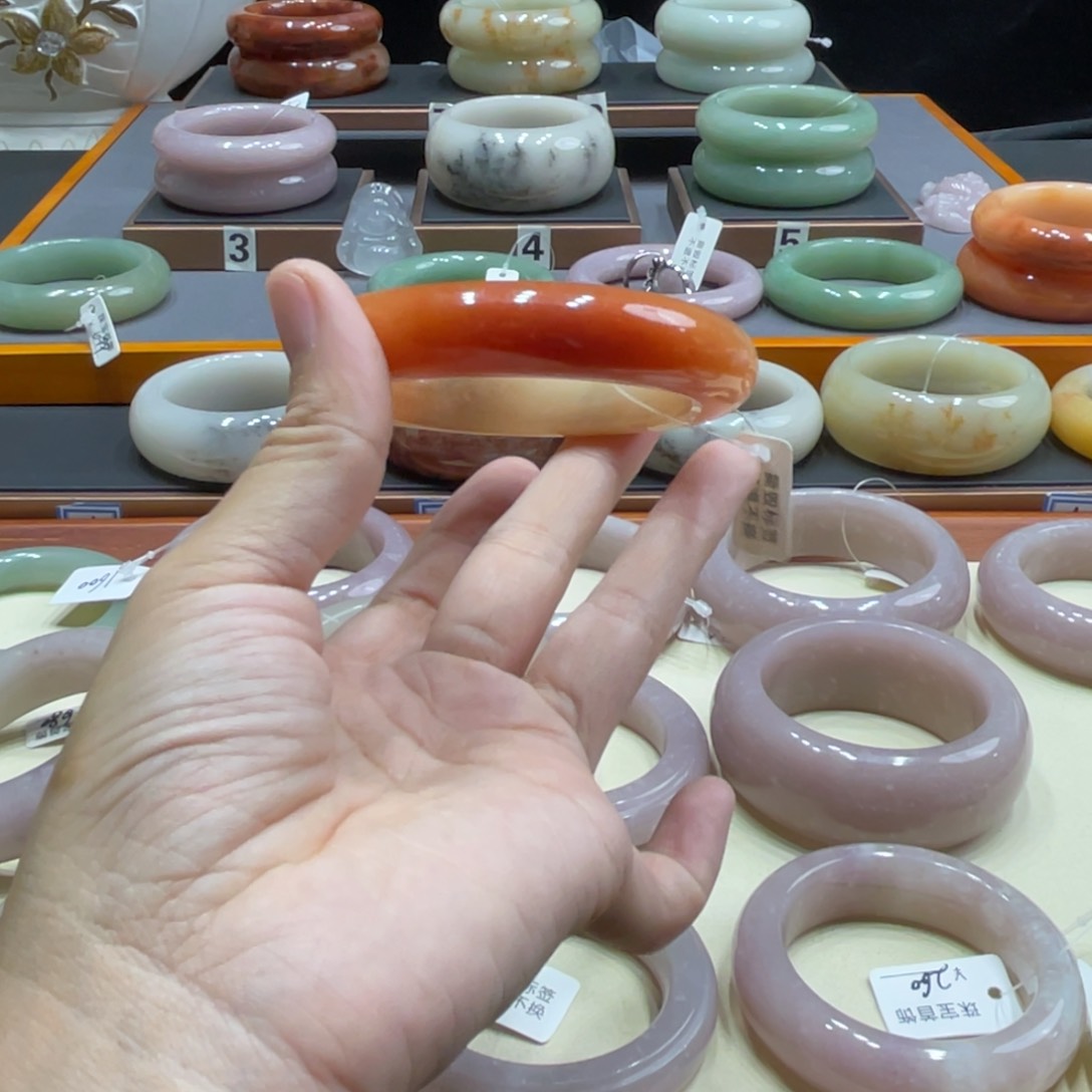 石英质玉手镯未镶嵌达***歪