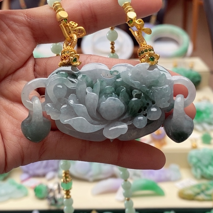 翡翠颈饰未镶嵌翡翠吊坠