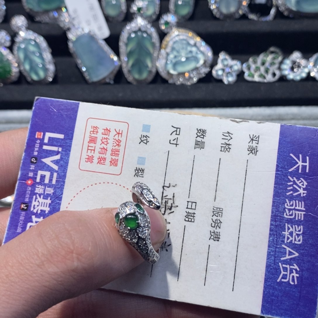 翡翠颈饰未镶嵌翡翠