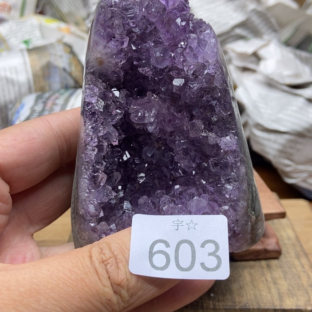 紫晶天然水晶摆件未镶嵌