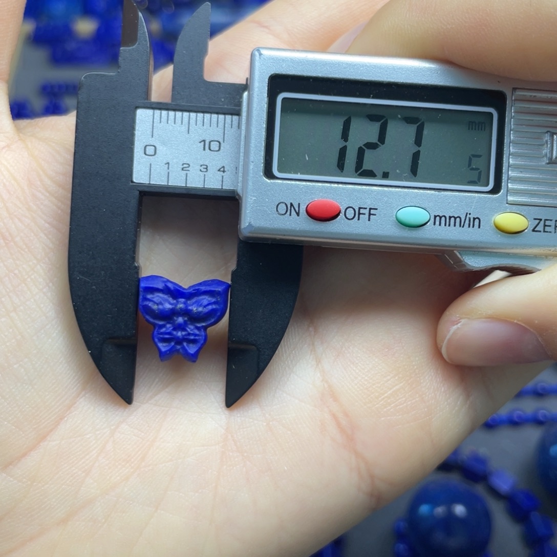 青金石未镶嵌小蝴蝶