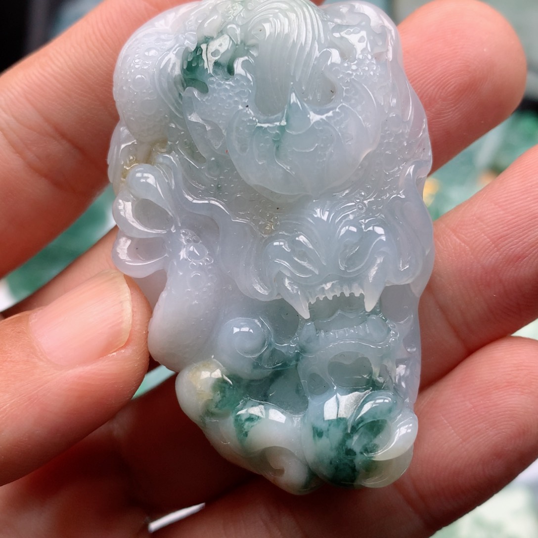 【闪购商品】翡翠颈饰未镶嵌三彩龙牌