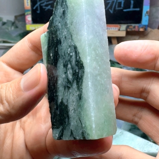 翡翠未镶嵌颈饰57233