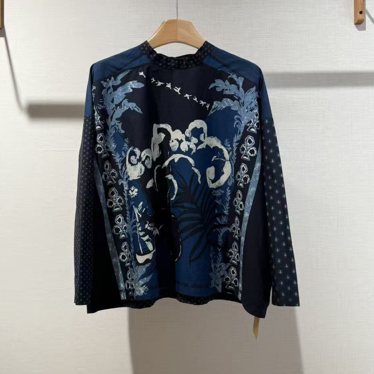 25新款定位花朵衬衫B7098