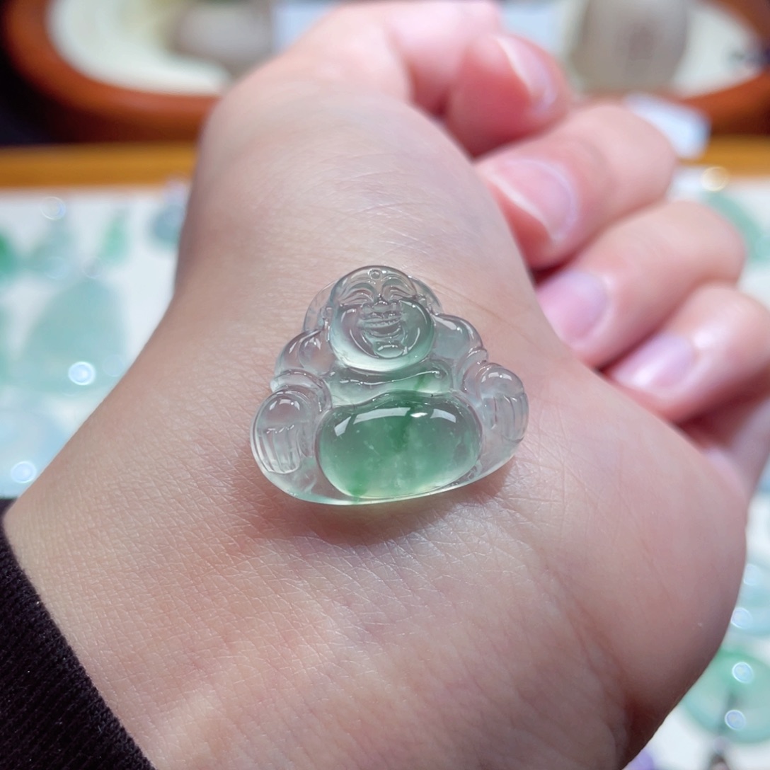 翡翠未镶嵌颈饰佛公