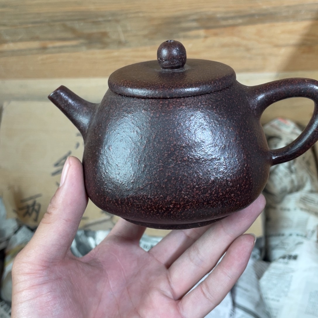 茶壶紫砂老厂紫砂壶一件。