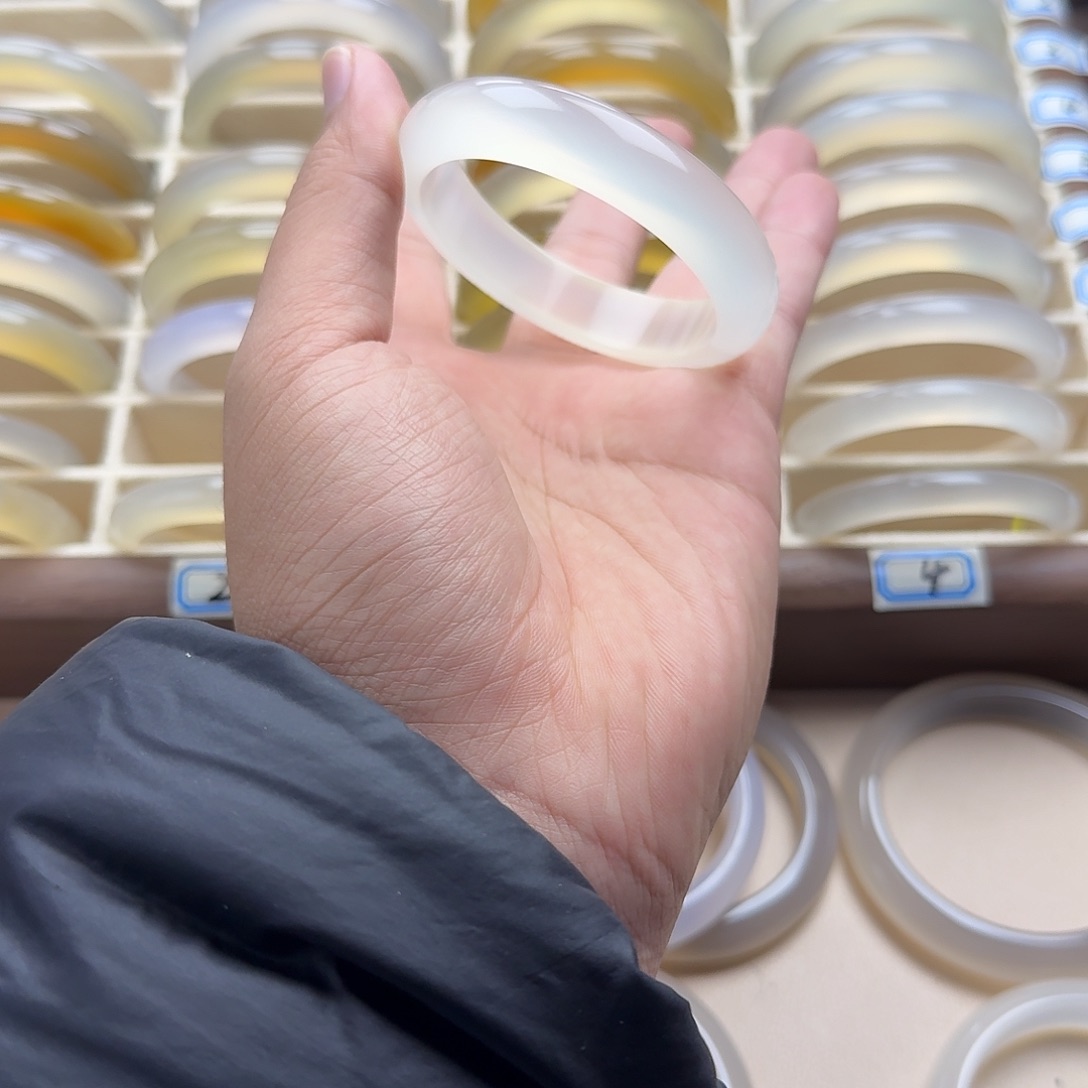 玛瑙/玉髓未镶嵌手镯54圈口