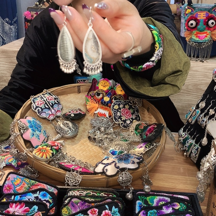 花岗石铁合金耳环