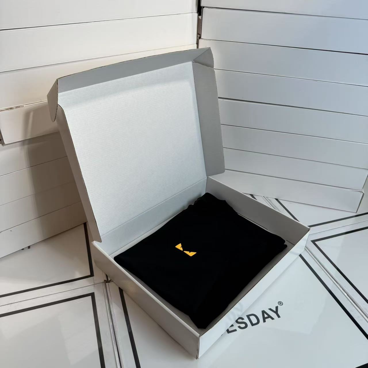 23号链接【英文黄眼睛】夏季重榜奢品潮牌男女同款圆领时尚T恤1004