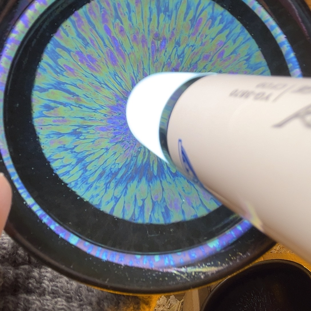 茶盏我不敢看电视我在床