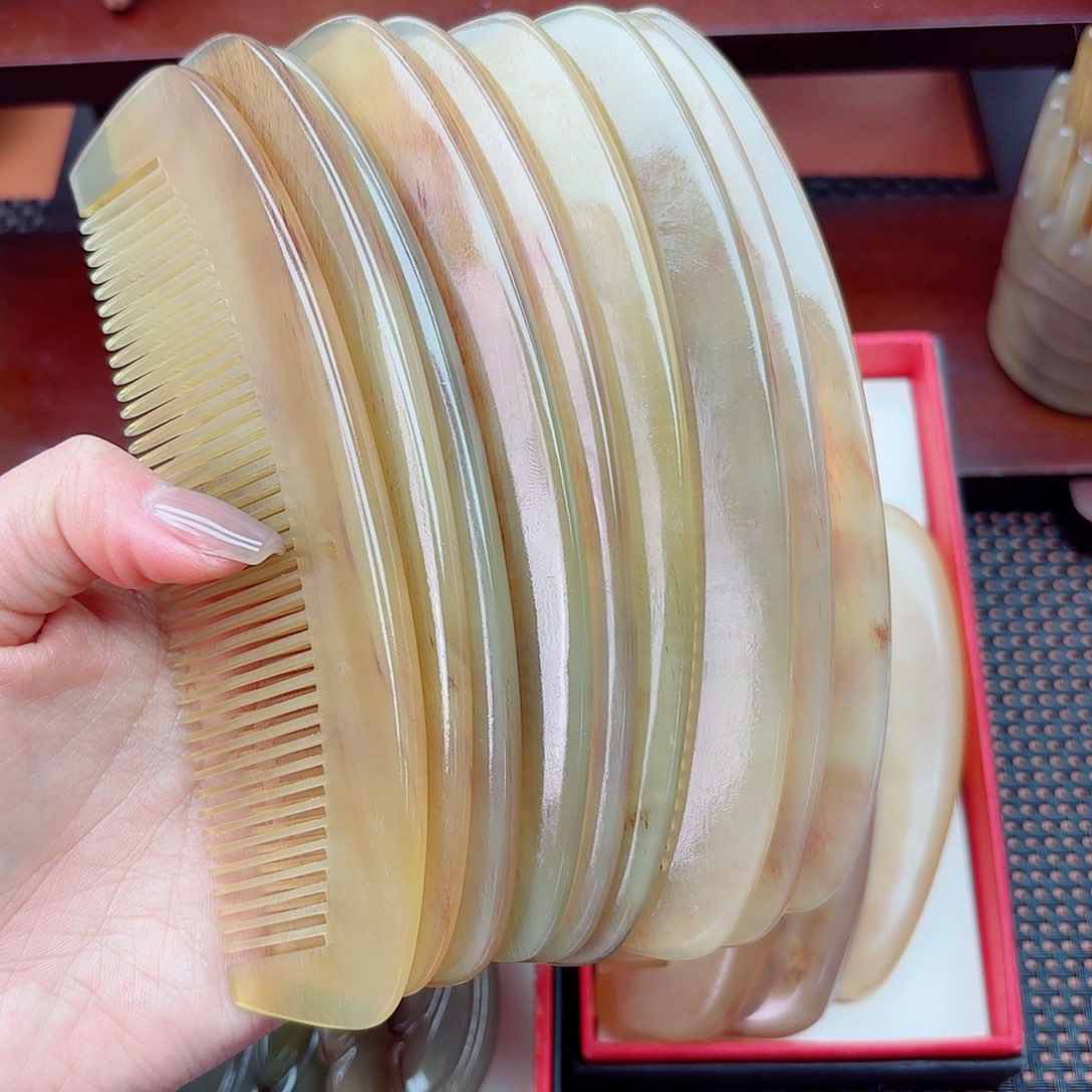 纯手工制作纯牛角梳子