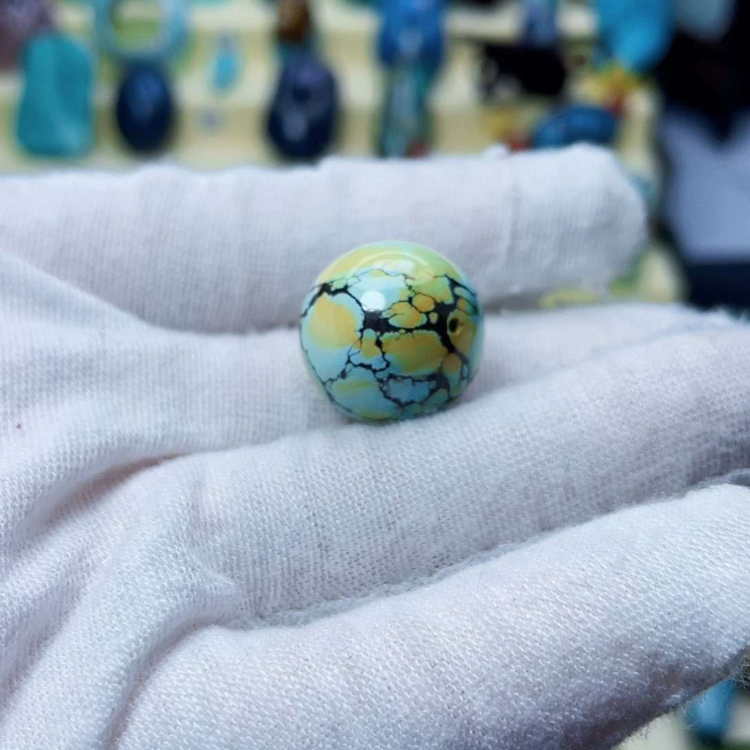 绿松石颈饰未镶嵌凡**王