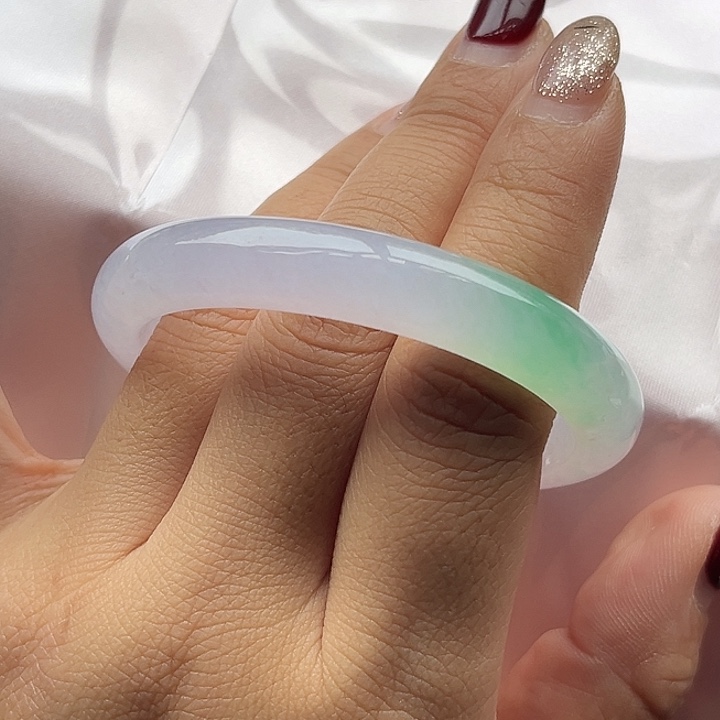 翡翠未镶嵌手镯53贵妃