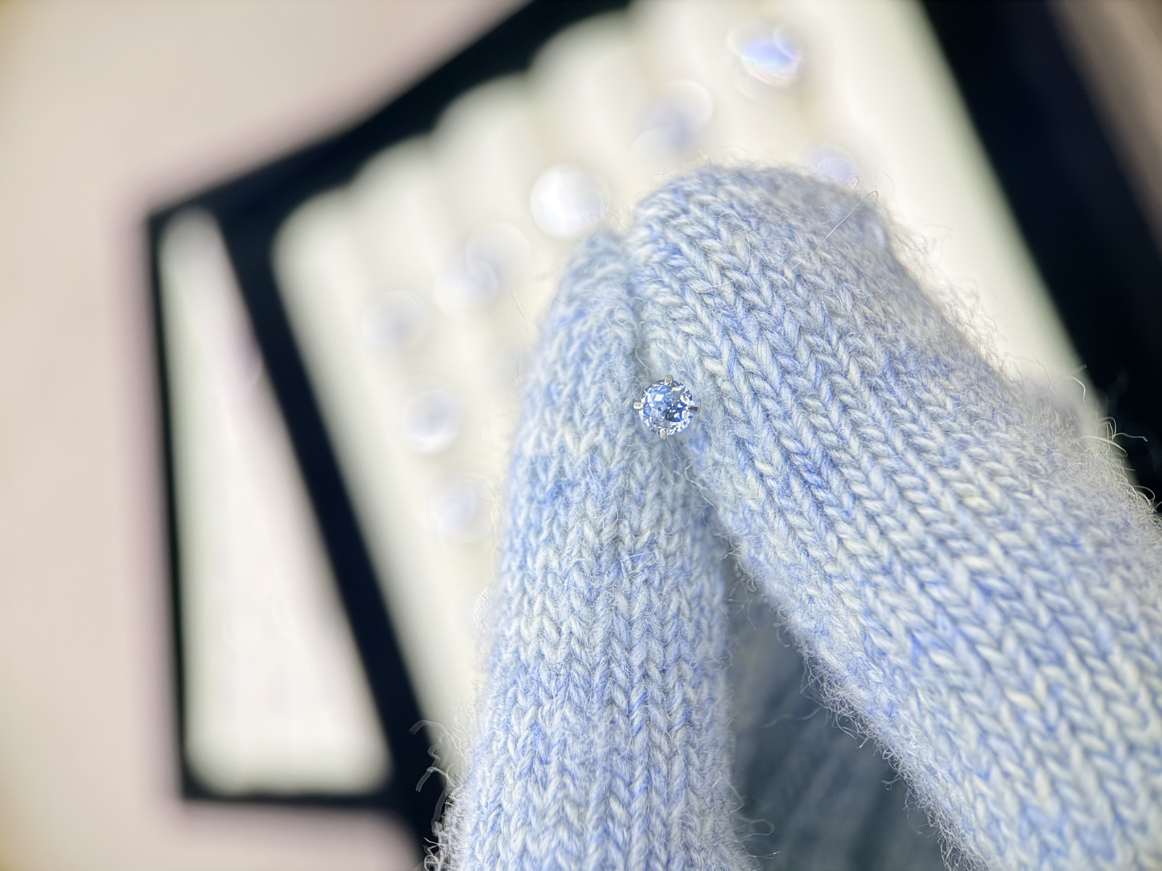 钛钢锆石耳饰 A688 蓝色手捧花锆石4mm精致耳骨钉耳钉