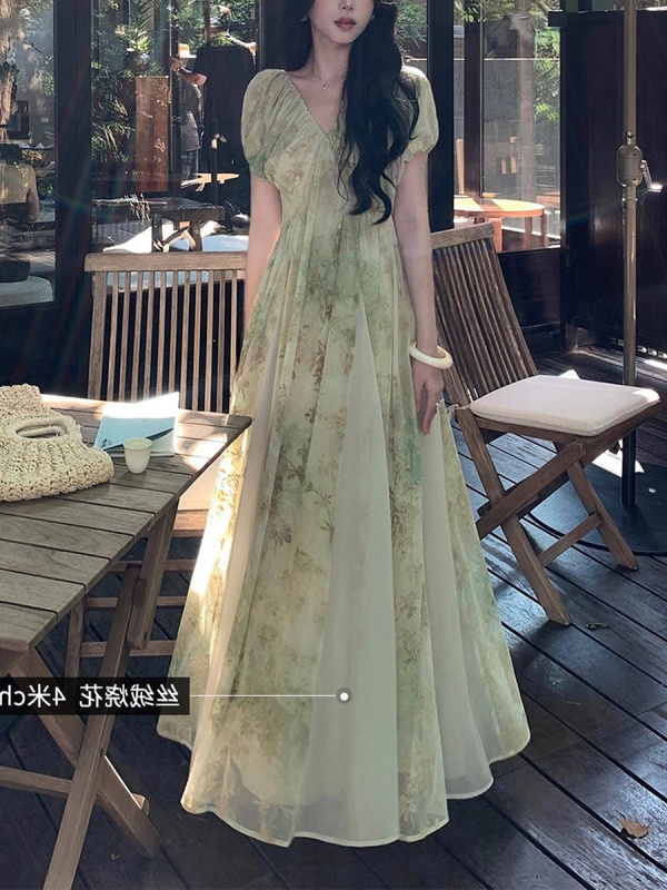 仙气飘飘绿色短袖收腰薄纱连衣裙女夏季巨好看V领丝绒掐腰长裙子