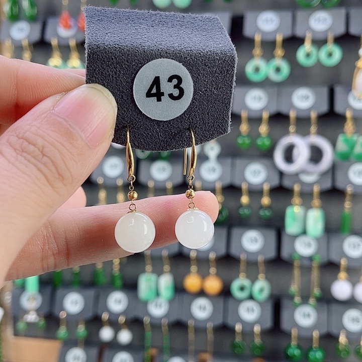 18K金镶嵌和田玉耳饰