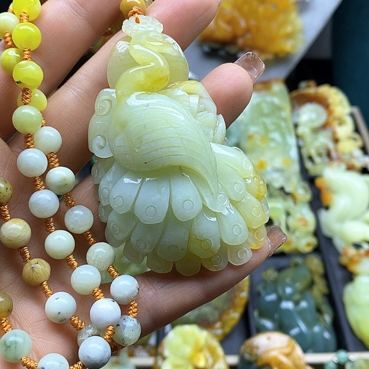 蛇纹石玉挂件未镶嵌