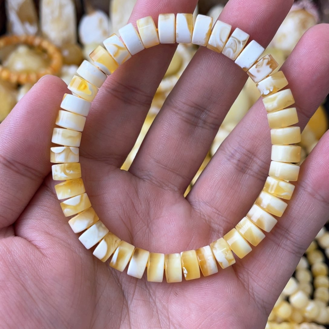 琥珀手串未镶嵌8+俄料溶洞金瓷白药片手串