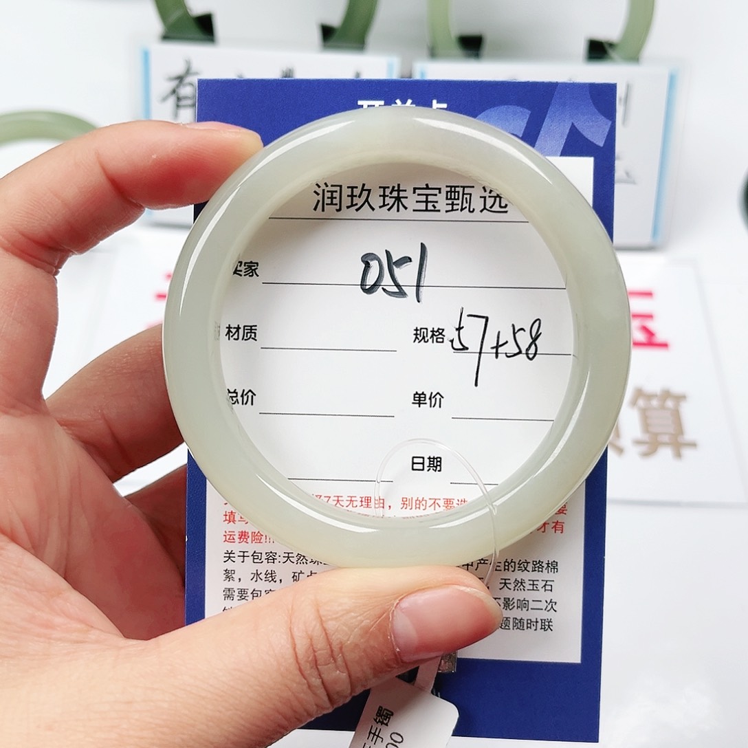 和田玉手镯未镶嵌