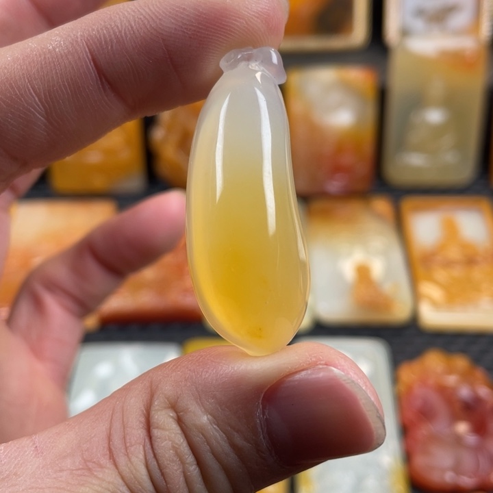石英质玉（黄龙玉）颈饰未镶嵌