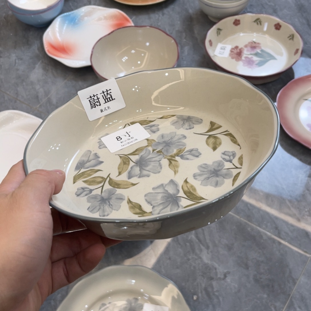 陶瓷微瑕餐具介意勿拍，满18飞！