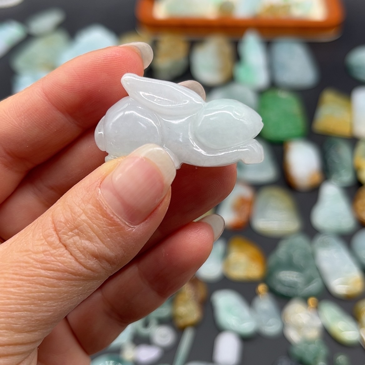 【闪购商品】翡翠颈饰未镶嵌兔子