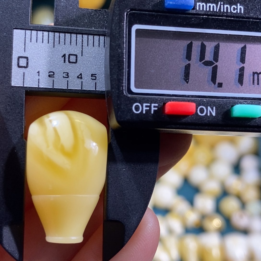 蜜蜡裸石未镶嵌配饰