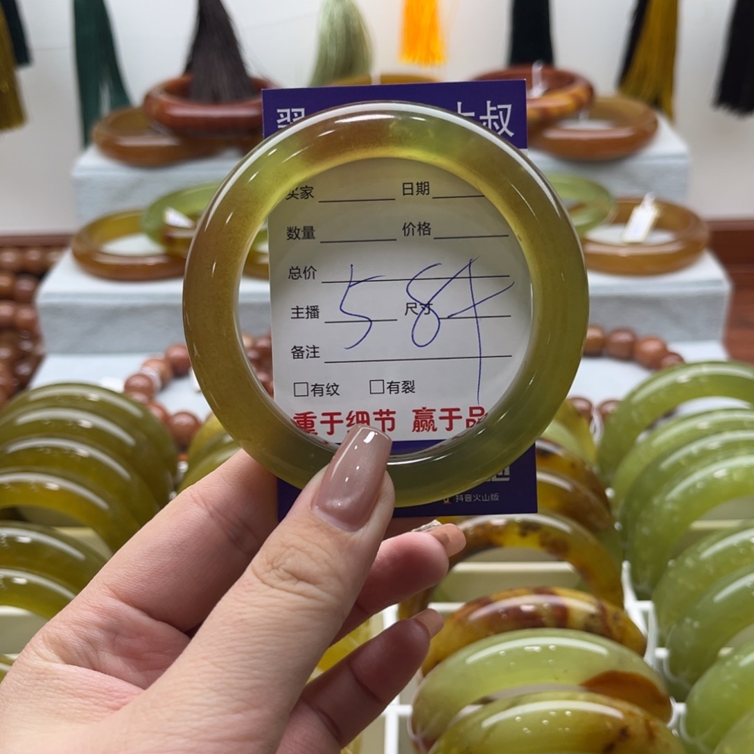 坚***坑蛇纹石玉未镶嵌手镯