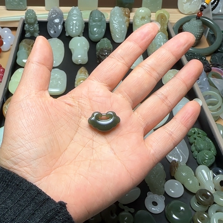 和田玉挂件未镶嵌沧**田