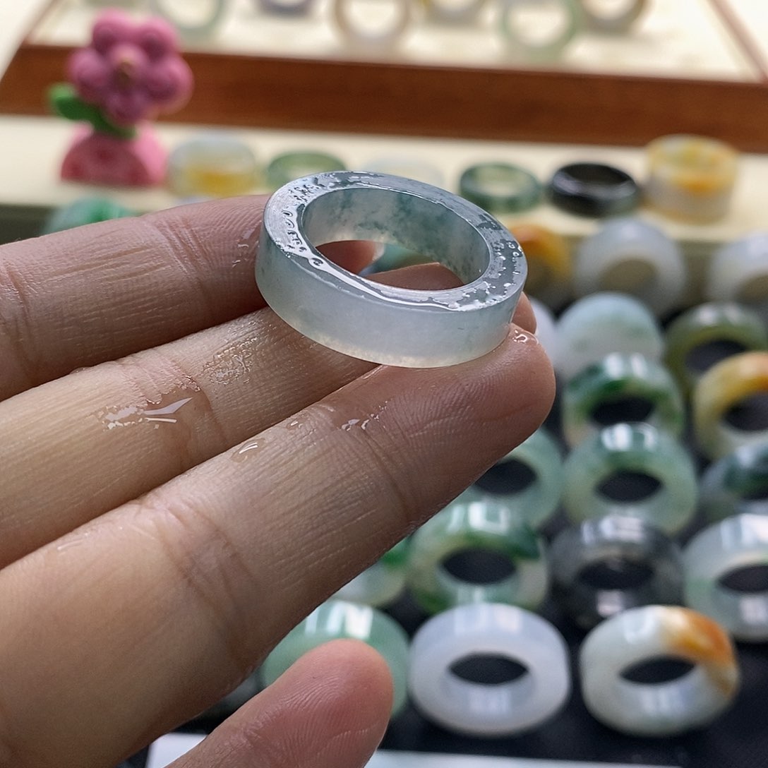 定制翡翠未镶嵌巍**荡翡翠