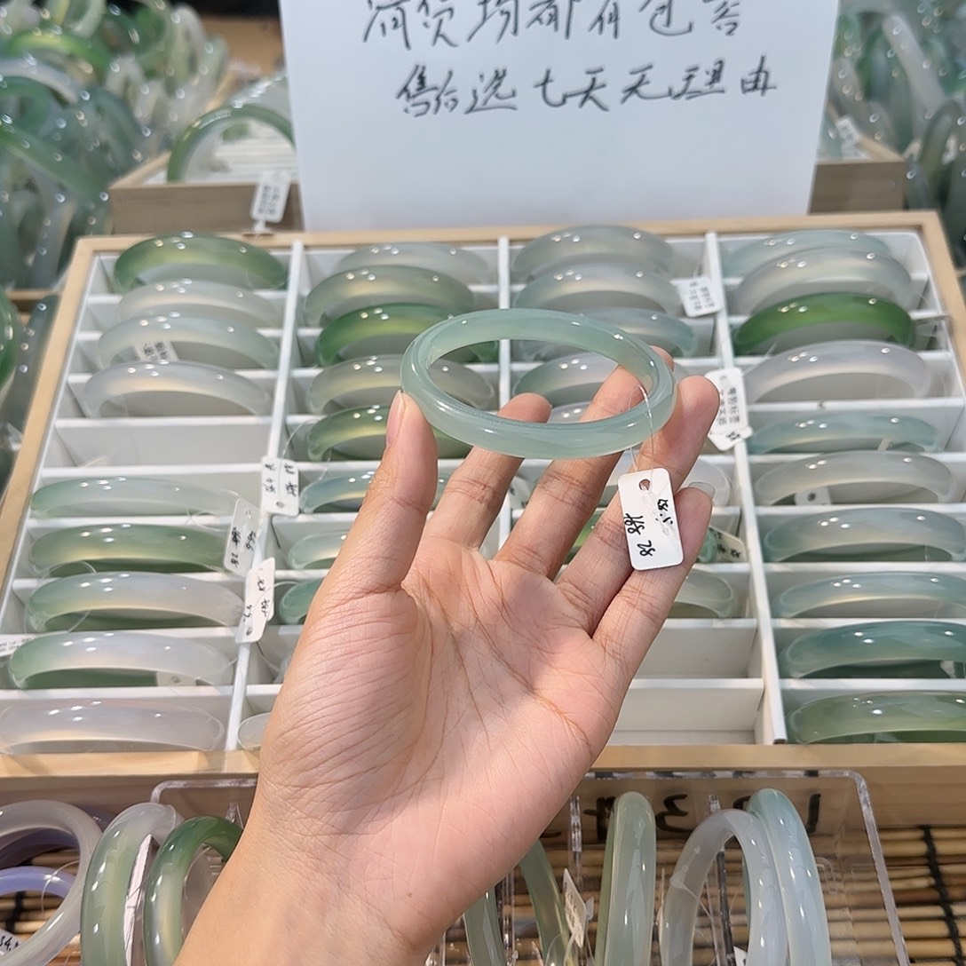 玛瑙/玉髓未镶嵌手镯圈口58.5