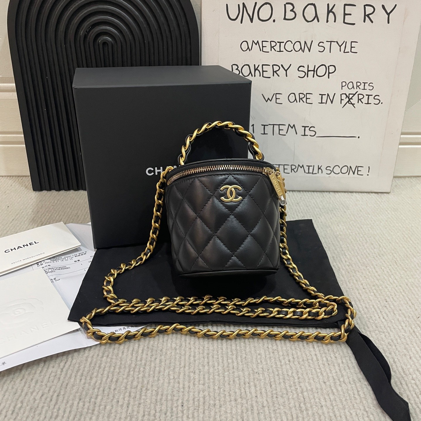 99新 Chanel/香奈儿 22A黑金手柄mini小水桶链条斜挎包