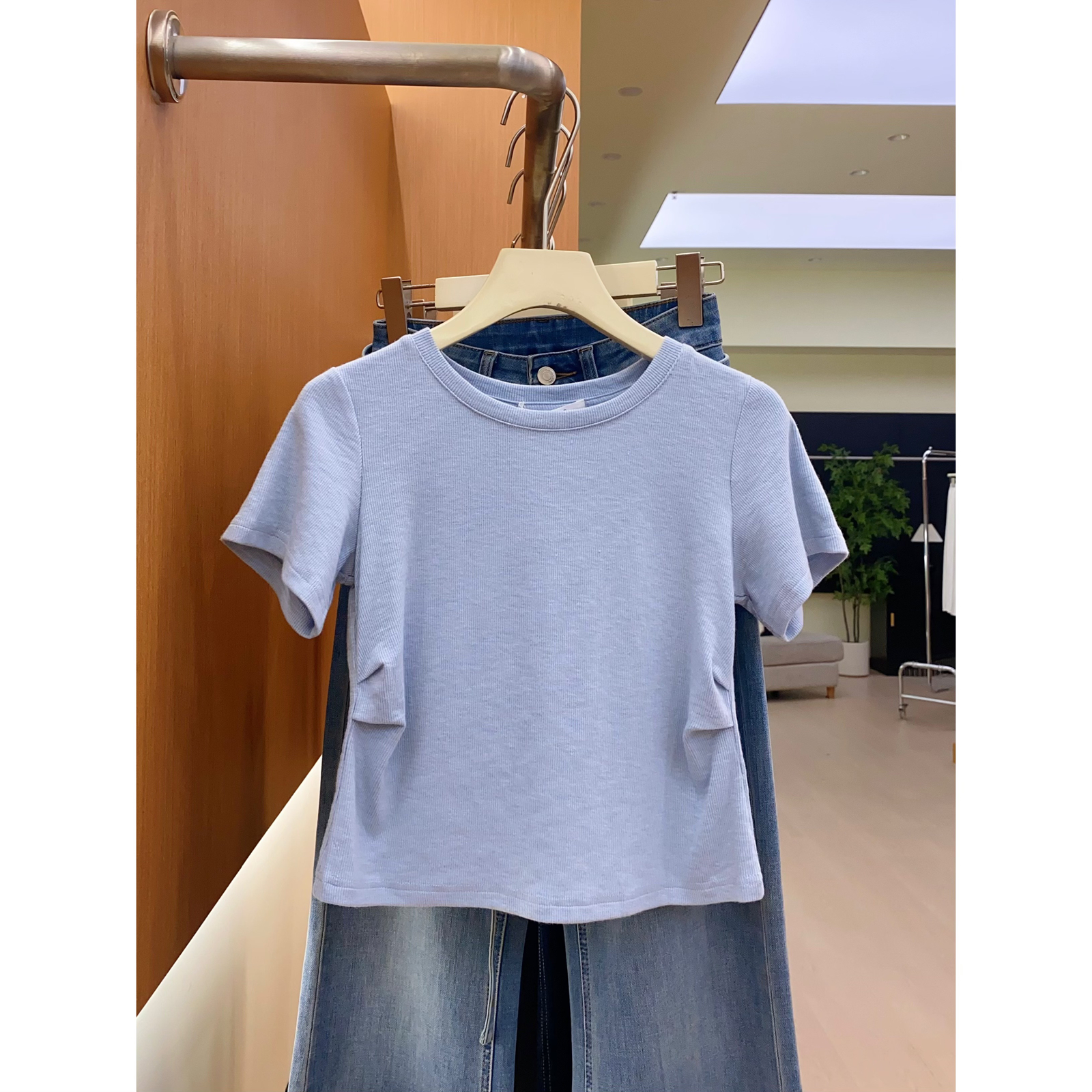 显身材！高弹力螺纹小衫女设计感Q83褶皱收腰短款上衣短袖正肩T恤