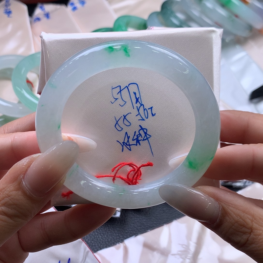 中***子未镶嵌手镯翡翠55圆