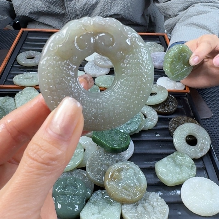 颈饰未镶嵌和田玉