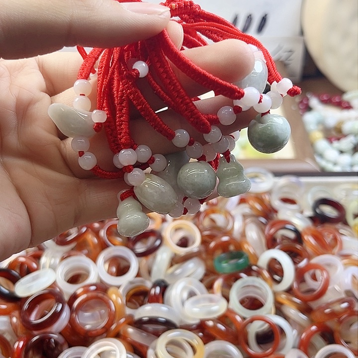 翡翠手链未镶嵌翡翠