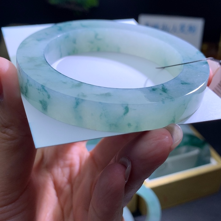 定制翡翠未镶嵌翡翠手镯