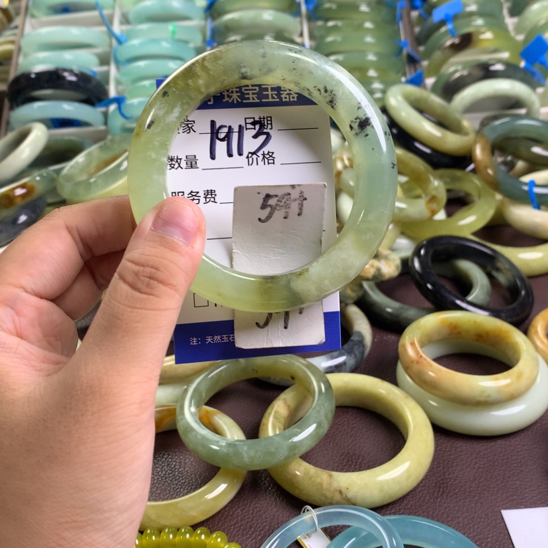 未镶嵌蛇纹石玉手镯1913