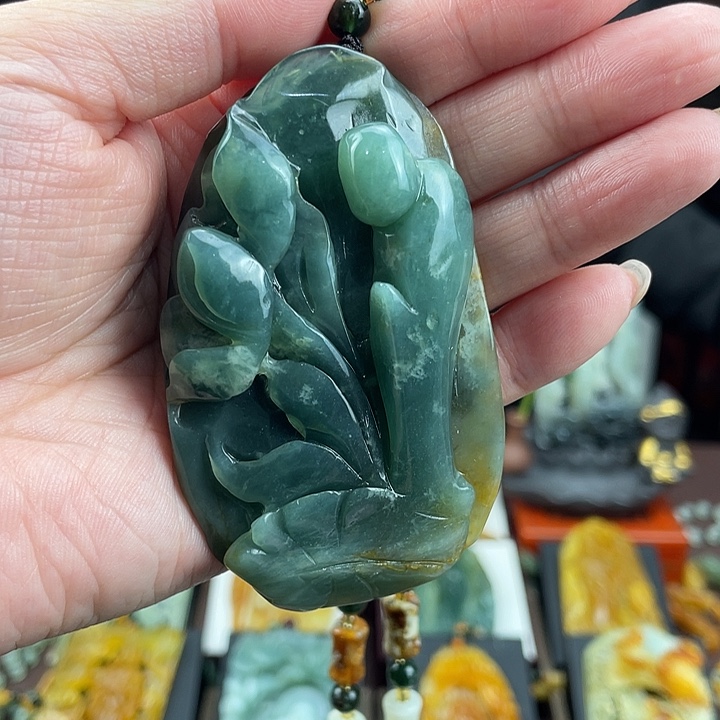未镶嵌蛇纹石玉颈饰