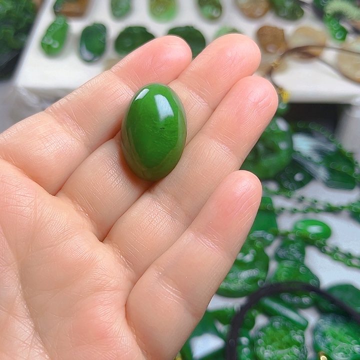 颈饰未镶嵌和田玉蔷*