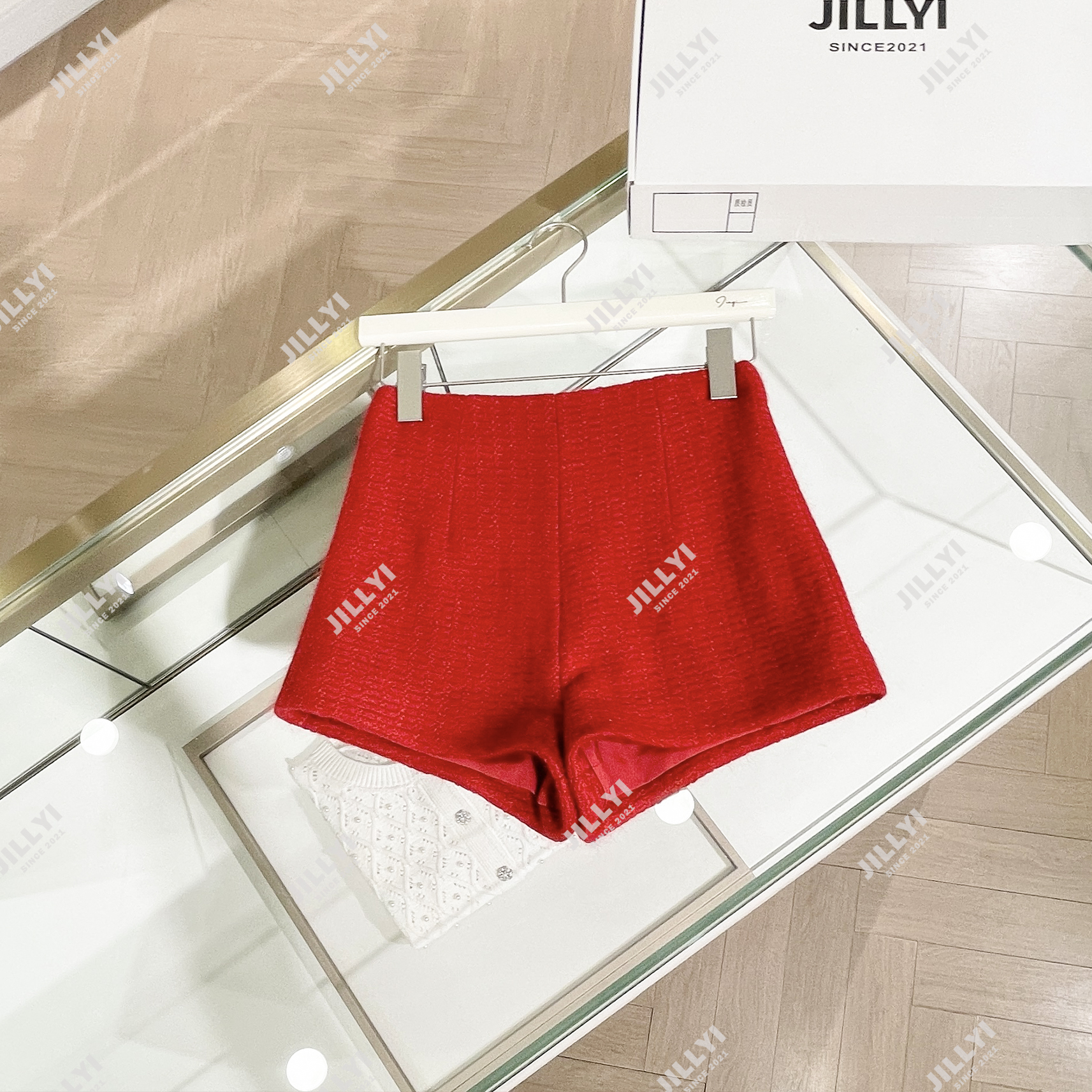 JILLYI珠海店【绯红少女】红色高腰丝绒短裤纯色简约百搭秋季休闲